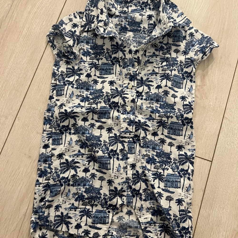 Vineyard Vines Blue and Cream Graphic Shirt